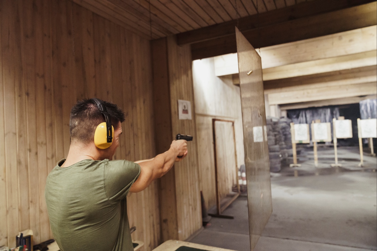 Indoor gun range in Sarasota | Beginner shooting lessons Sarasota